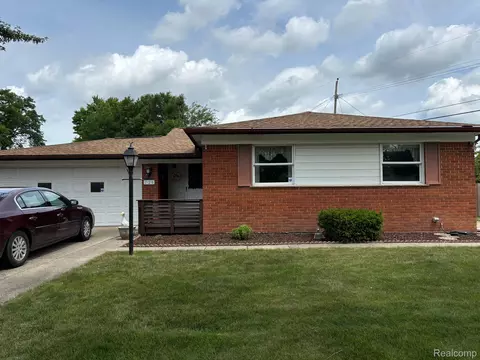 725 Hamlet Rd, Auburn Hills, MI 48326