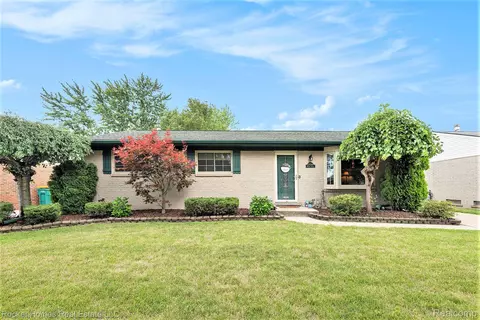 27546 Weddel Ave, Brownstown, MI 48183