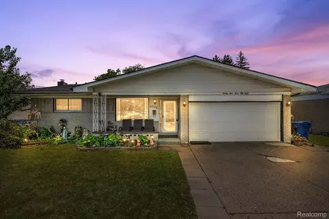 29358 Lloyd Dr, Warren, MI 48092