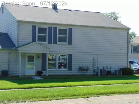 2606 Wildwood Ct, Lake Orion, MI 48360
