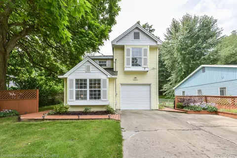 10164 Skeman Rd, Brighton, MI 48114
