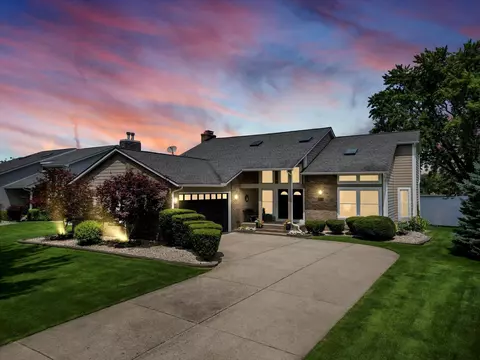 3800 Mariner St, Waterford, MI 48329
