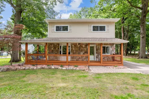 202 Buffington St, Novi, MI 48377