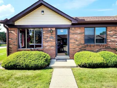 30618 Quinkert St, Roseville, MI 48066