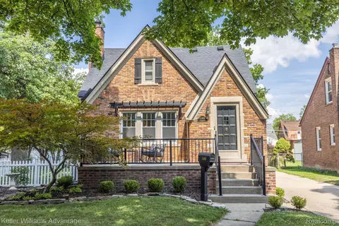 11404 Auburndale St, Livonia, MI 48150
