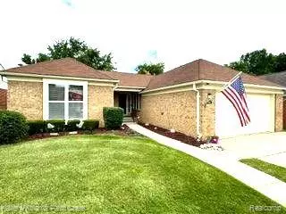18825 Maple Cir N, Clinton Township, MI 48036