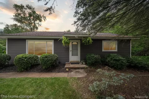 764 Dunreath St, Wolverine Lake, MI 48390