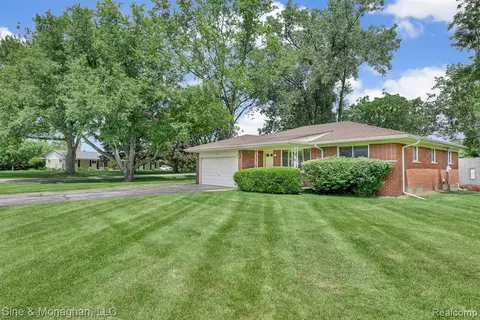 1901 Kemp Rd, Bloomfield Hills, MI 48302