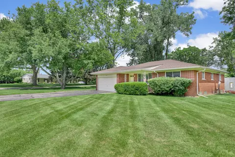 1901 Kemp Rd, Bloomfield Township, MI 48302