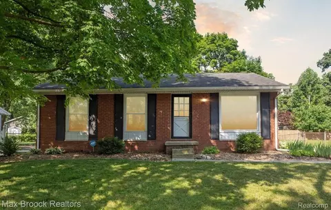 597 Covington St, South Lyon, MI 48178