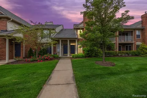 3707 Oakmonte Blvd, Rochester, MI 48306