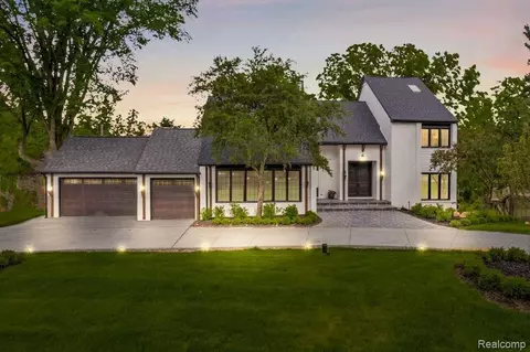 4926 Lockhart St, West Bloomfield, MI 48323