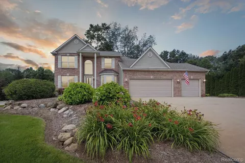 3666 Olde Dominion Dr, Brighton, MI 48114