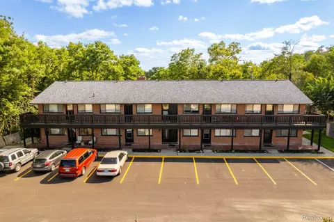 10612 Grand River Rd, Brighton, MI 48116