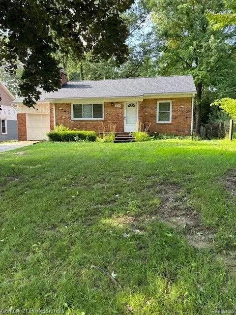 226 E Tienken Rd, Rochester Hills, MI 48306