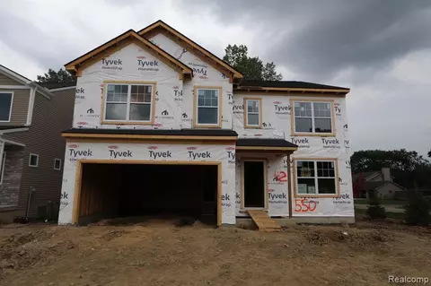 550 Lake Village Ave, Waterford, MI 48328