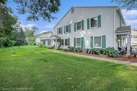 3135 Sunnyside Crt Ct, Orion, MI 48360