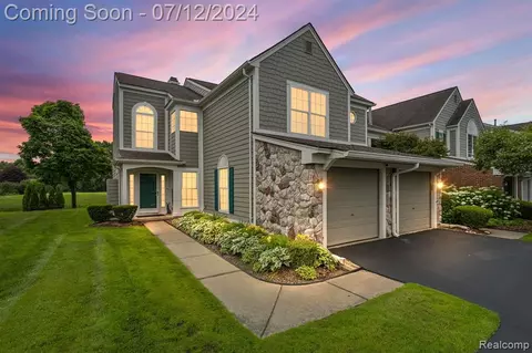 2065 Eagle Pointe, Bloomfield Hills, MI 48304