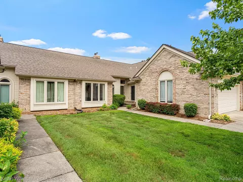 43451 Napa Dr, Sterling Heights, MI 48314