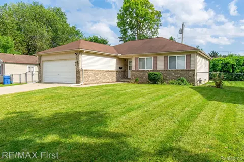 8218 Jewett Ave, Warren, MI 48089