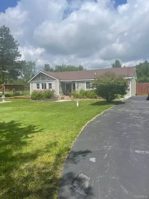 5267 Scott Rd, Thetford, MI 48458