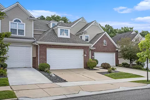 2956 Hunley Dr, Ann Arbor, MI 48105