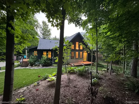 5166 Skelton Rd, Deerfield, MI 48421