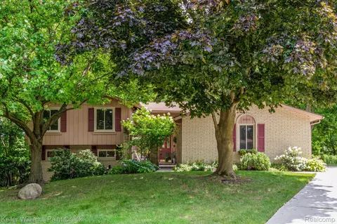 36515 Heatherton Dr, Farmington, MI 48335