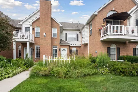 780 Olde English Cir, Howell, MI 48855