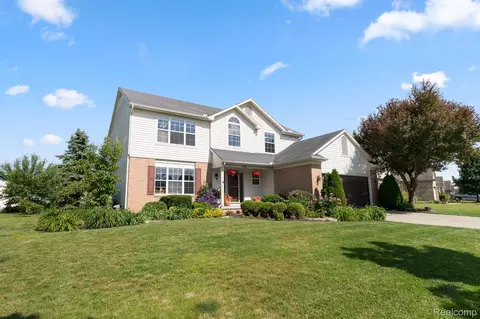 1826 Oak Squire Ln, Howell, MI 48855
