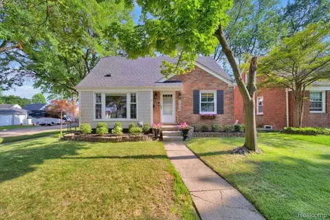 1924 Harwood Ave, Royal Oak, MI 48067