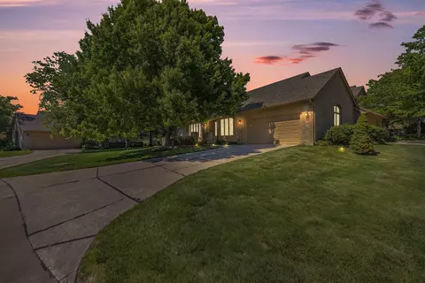 1317 Autumn Dr, Troy, MI 48098