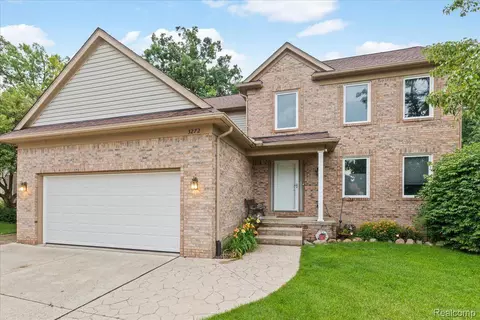 3272 Hickory Dr, Orion, MI 48359