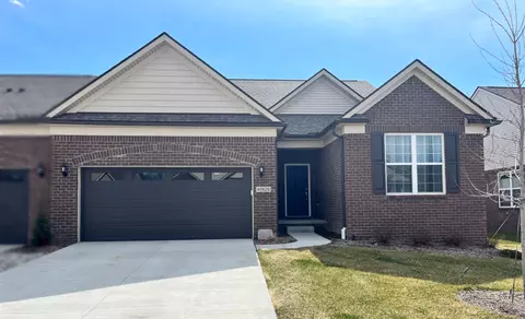 55622 Oak Pointe Dr, Shelby Township, MI 48315