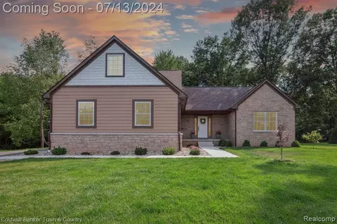 11149 Cassidy Trl, Davisburg, MI 48350