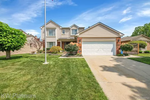 4959 Kingswood Dr, Warren, MI 48092