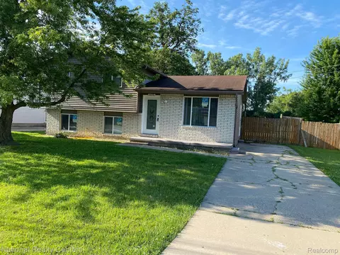 2636 Dashwood Dr, Troy, MI 48083