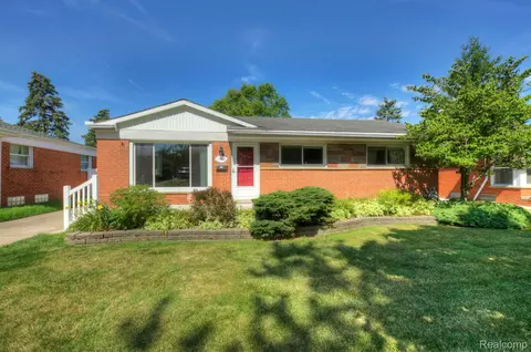 1844 Woodside St, Trenton, MI 48183