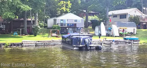 1175 Lakeshore Dr, Deerfield, MI 48421