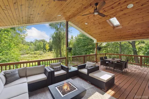 11824 Maxfield Blvd, Hartland, MI 48353