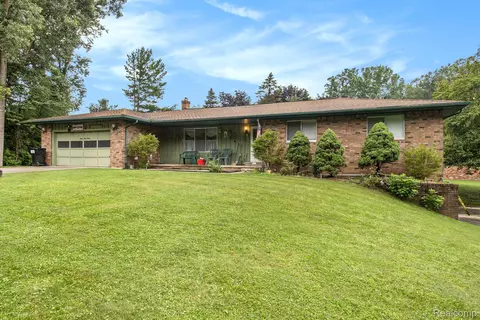 3312 Legion Dr, Brighton, MI 48114
