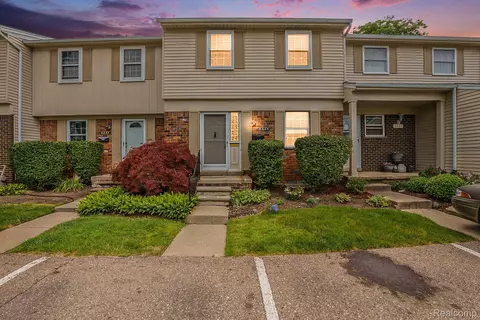 5335 Breeze Hl, Troy, MI 48098