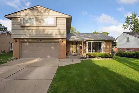 28432 Fontana Dr, Southfield, MI 48076