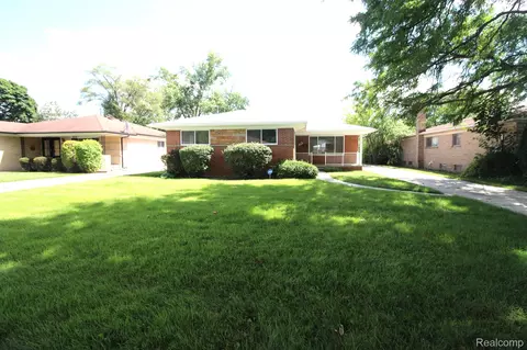 15699 Addison St, Southfield, MI 48075