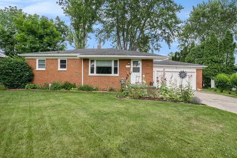 1604 Orchid St, Waterford, MI 48328