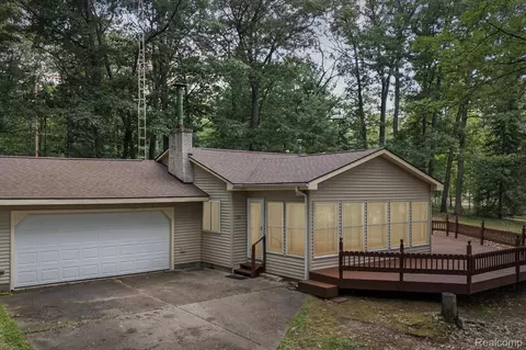 1221 W Higgins Lake Dr, Gerrish, MI 48653