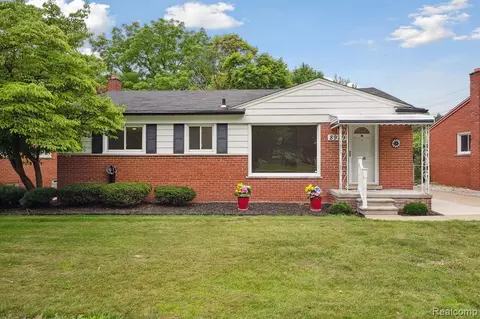 8979 Sarasota, Redford, MI 48239