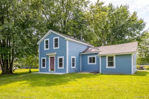 205 N Kellogg Rd, Oceola, MI 48843