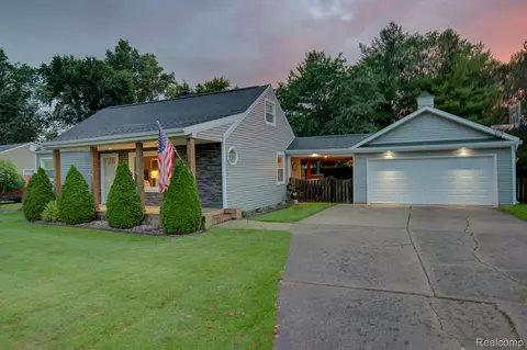 212 S Elms Rd, Flushing, MI 48433