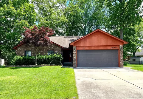 47800 Westbrook Crt Ct, Chesterfield, MI 48051